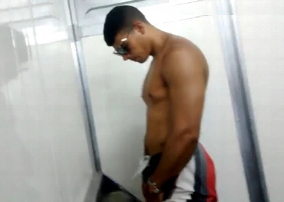 Flagra com mijadas de machos no Carnaval 2016