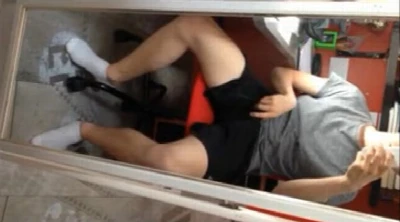 Novinho volta do colégio e esbanja sensualidade