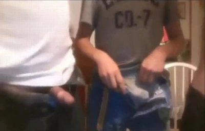 Três primos deliciosos se curtem na frente da cam