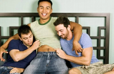 Novatos transam gostoso em orgia ardente