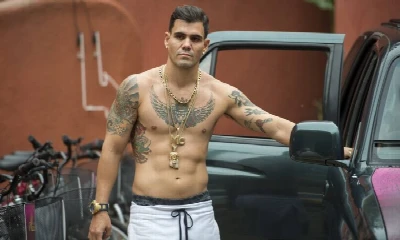 Assista o ator Juliano Cazarré completamente pelado em filme