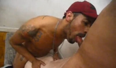 Tchelo arromba cuzinho de novinho e chupa piroca