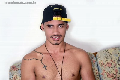 Deleite-se com o safado do André no Mundo Mais