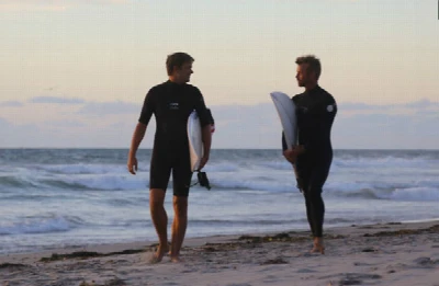 Minha primeira vez com o melhor amigo de surf - Real