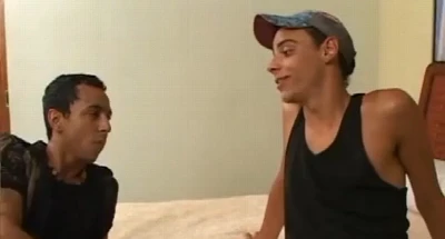 Brasileiro decide pegar o amigo para esquecer ex-namorado