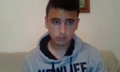 Twink arregaça cuzinho peludo e gostoso pra cam