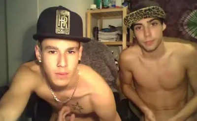 Hétero faz chupetinha bem gostosa no colega