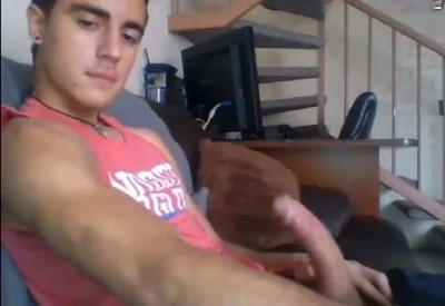 Novinho bombado enche tanquinho de porra quentinha