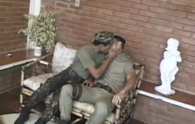 Machos das forças armadas transando gostoso no quartel