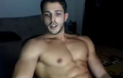 Morenão musculoso mostra corpão e toca uma gostoso