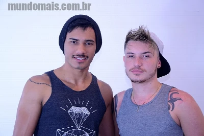 Artur e André se chupam para o Mundo Mais