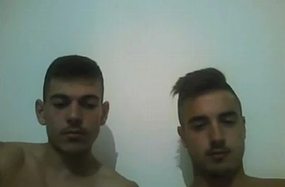 Amigos héteros mostra pauzão pra fake e caem na net