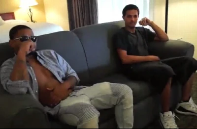 Safado capricha na neca de dois machos héteros