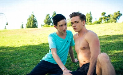 Correndo pro parque para ver os machos sem camisa