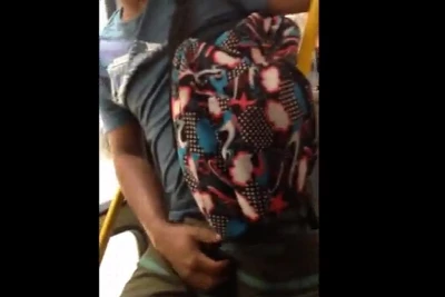 Morenão tá de pau duraço dentro do busão