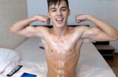 Novinho esbanja atributos e brinca muito com o cuzinho