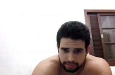 Hétero barbudinho se mostra pra namorado e cai na net