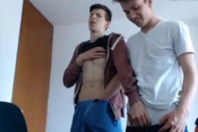 Novinhos argentinos se descobrem bem gostoso