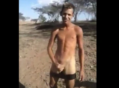 Novinho brasileiro mostra a jeba gigante pro amigo no rio