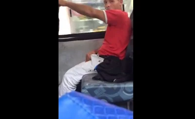 Homem é flagrado de pau duraço no ônibus do Rio de Janeiro