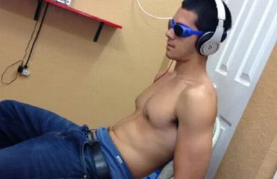 Homem chupa pica de hétero enganado por produtora