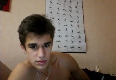 Novinho charmoso arregaça cuzão peludo pra cam