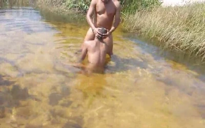 Participando de uma orgia bem safada na praia de nudismo