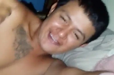 Novinho com pinta de hétero adora dar pro priminho