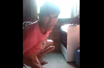 Coroa da pica gigantesca se exibe e toca uma falando putaria