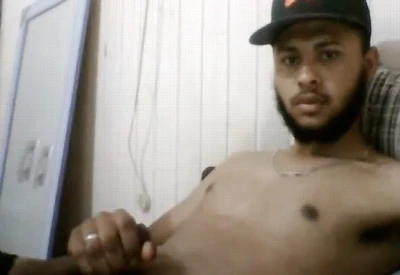 Safado brasileiro capricha na punheta pra cam