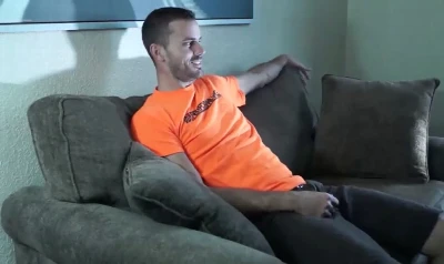 Hétero casado transa com outro homem por dinheiro