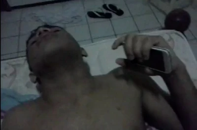 Dando bastante prazer para o novinho inexperiente