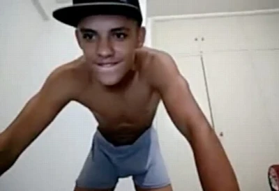 Novinho brasileiro mostra piroca deliciosa pra cam