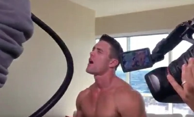 Atores pornô fazem o Mannequin Challenge durante gravação