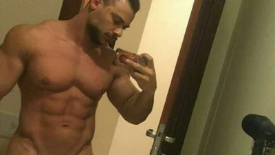 Veja a Nude do Leo Stronda que está fazendo sucesso