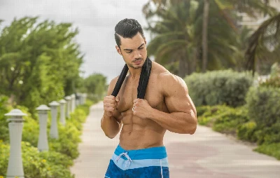 Sex tape com Julien Quaglierini, famoso fisiculturista, cai na net