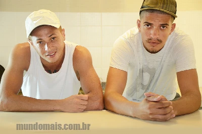 CineSex estrela 'O Encanador 2' com Elvis gostosão