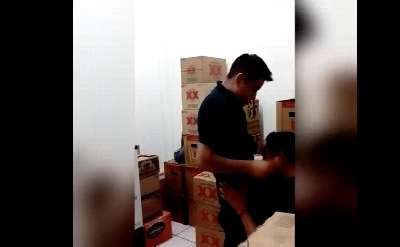 Fazendo hora extra no serviço com o colega gostosão
