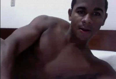 Novinho negro é um arraso na hora de bater punheta