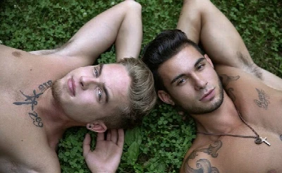 Casal da vida real deixa a paixão aflorar para a CockyBoys