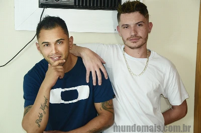 Deleite-se especial com Leo e Arthur