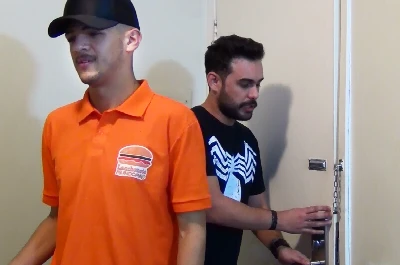 Deleite-se Com Pedro Barbudinho e Caio da Lanchonete