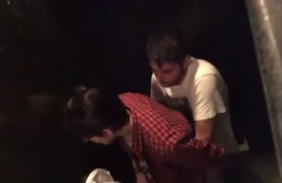FLAGRA!!!!! Rapazes são pegos na maior putaria no banheiro da balada