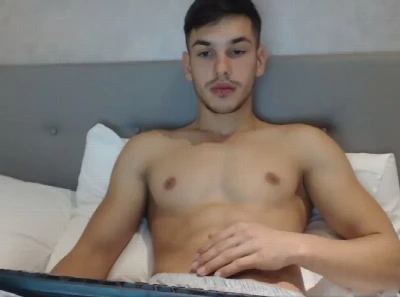 Boy definido enche tanquinho de porra quentinha