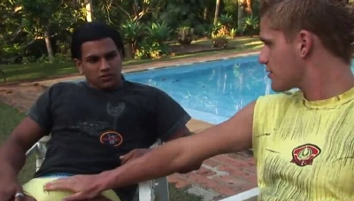 Limpador de piscina adora fazer uma "hora extra" no serviço
