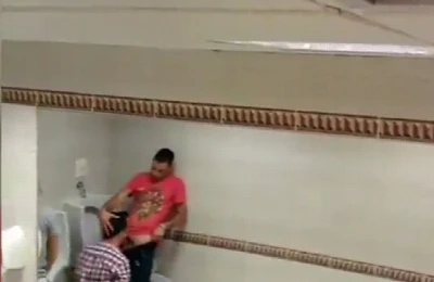 Aquela safadeza que você respeita no banheirão gostoso