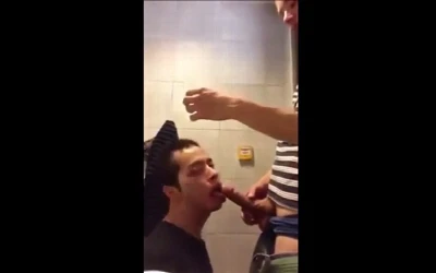 Você pode substituir um cinema por um boquete no banheirão