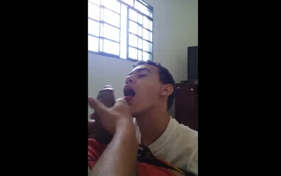 Novinho gosta de mamar direto da fonte
