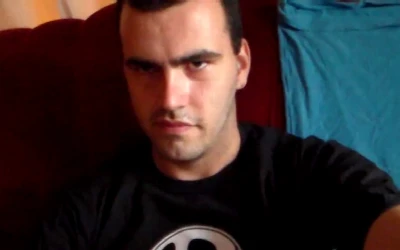 Raphael Holmes, o punheteiro que você respeita, bate mais uma