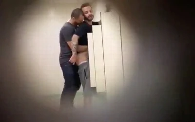 Casal gay sempre teve vontade de transar em local público